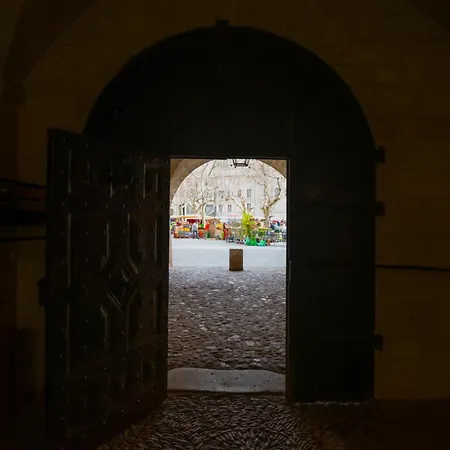 Uzes, La Rochette